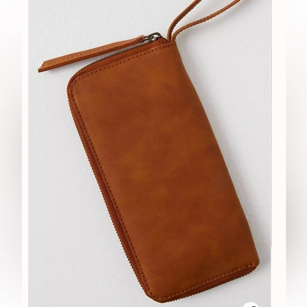 FREE PEOPLE VEGAN LEATHER ZIP AROUND WALLET BROWN NWT